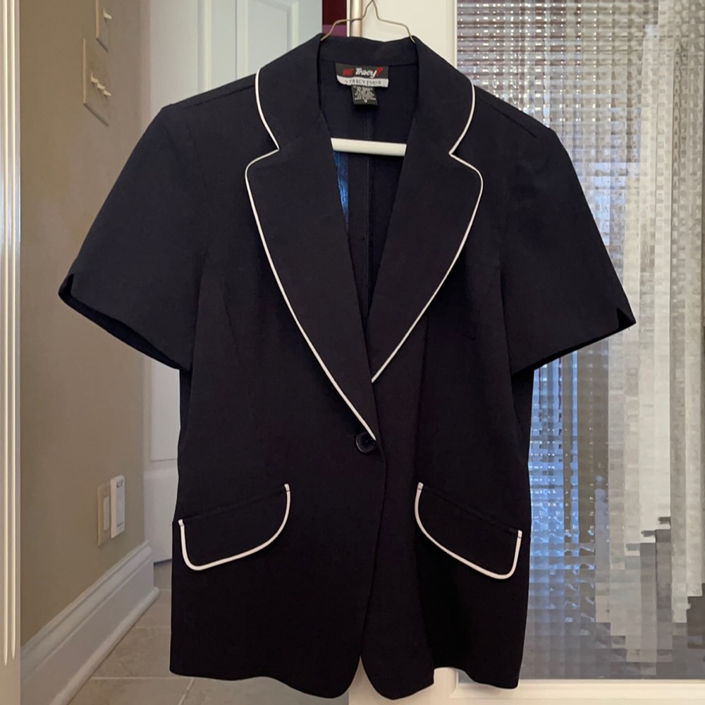 Women’s short sleeve blazer